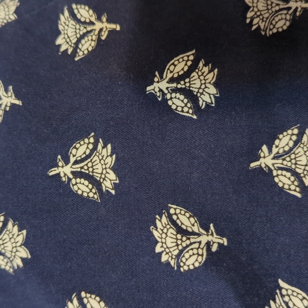 Old Navy womens size 16 navy floral print shorts 5" inseam 75 - Picture 4 of 4